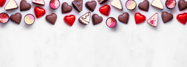 情人节巧克力顶部边界在白色大理石旗帜背景图片下载