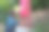 一名工人打开房子附近的消防箱进行检查图片下载