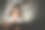 孩子在床上看书。孩子们晚上读书。小男孩卧室里有童话书。幼儿教育。晚上的睡前故事。可爱的孩子在毯子下，黑暗的房间里有灯图片下载