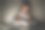 孩子在床上看书。孩子们晚上读书。小男孩卧室里有童话书。幼儿教育。晚上的睡前故事。可爱的孩子在毯子下，黑暗的房间里有灯图片下载