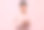 微笑兴奋的黑人女孩从无线耳机听音乐。图片下载