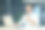 一名年轻的男学生坐在办公室、联合办公空间、图书馆里，用笔记本电脑戴着耳机图片下载