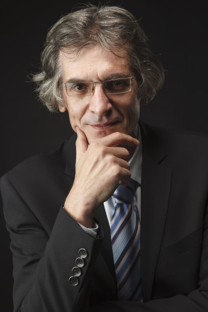 老式的肖像。复古的浪漫。老式的，老年的，商务的。图片下载