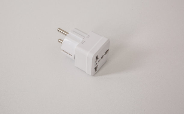 通用插头适配器白色背景。图片下载