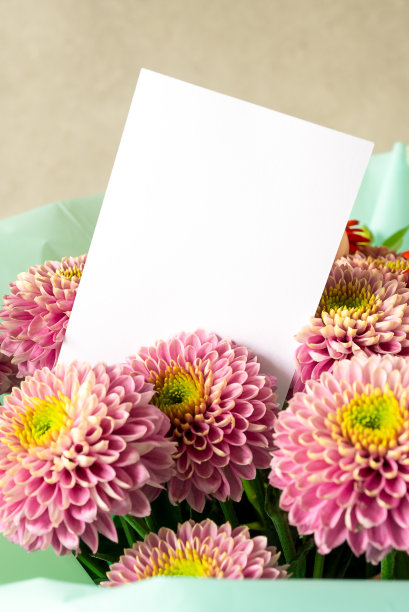 贺卡与复制空间在一束花。图片下载