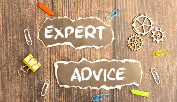 文字专家的建议，笔记本与办公工具在白色背景。图片下载