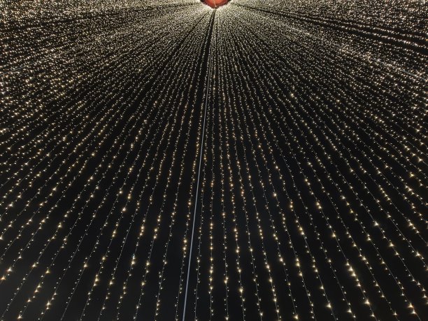 一串串的圣诞彩灯图片下载