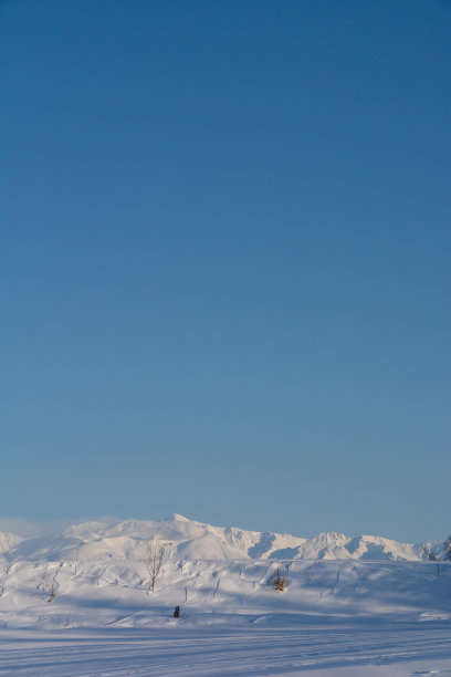 雪山顶，蓝天图片下载