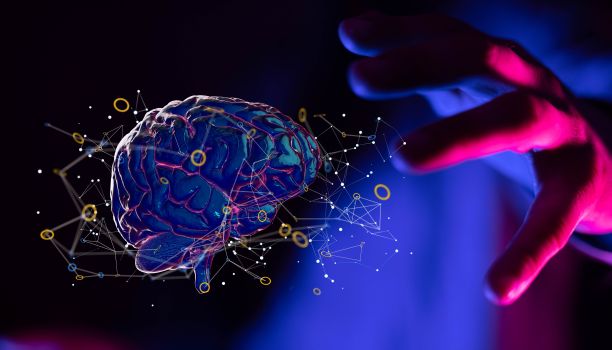 特写说明的信息图标附近的一只手图片下载