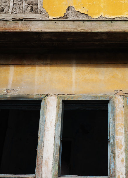 老房子里的老窗户图片下载