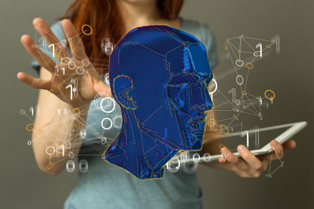 女性与数字3D渲染的人类头部和平板电脑-人工智能的概念图片下载