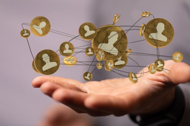 概念的3D渲染数字档案图标盘旋在人的手图片下载