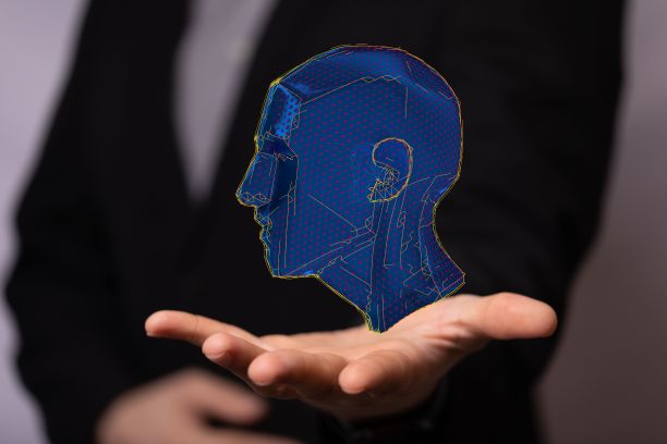 蓝色全息数字风格人头与数字在人手，人工智能和技术概念图片下载