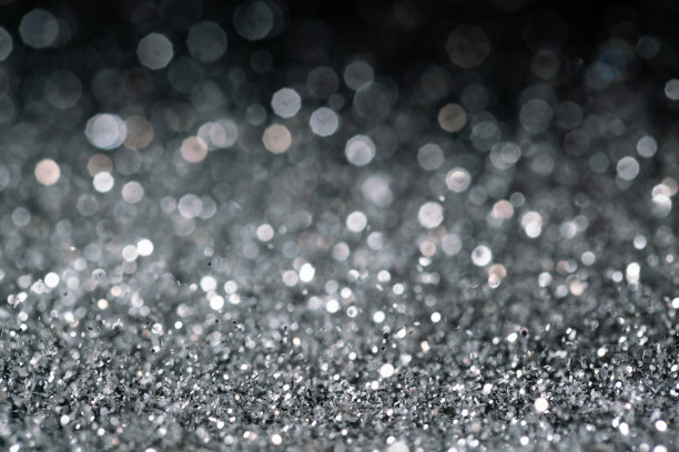 闪闪发光的谷物点缀黑色背景图片下载