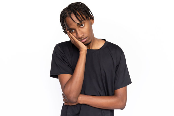 无聊的年轻人把手捂着脸图片下载