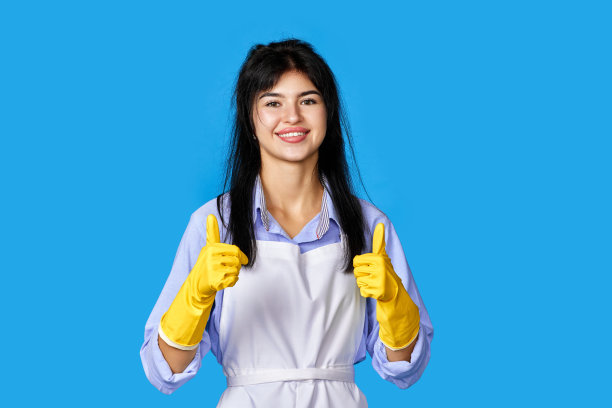 戴手套和干净围裙的妇女显示正常迹象图片下载