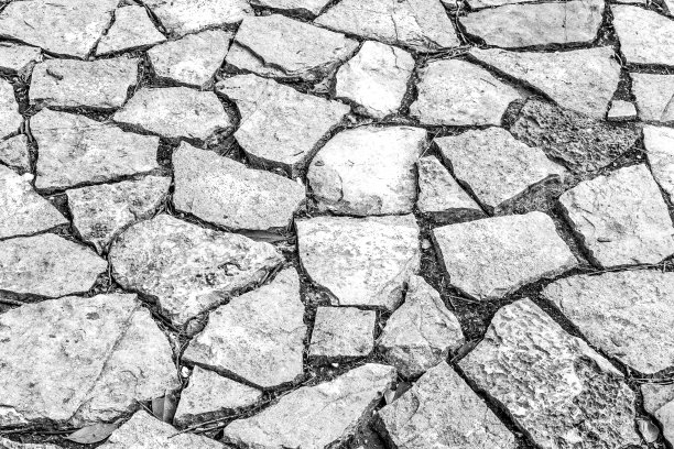 路面瓷砖由大石头制成，俯视图。石材纹理的出版物，设计，海报，日历，张贴，屏幕保护程序，壁纸，明信片，横幅，封面，网站。高质量照片图片下载