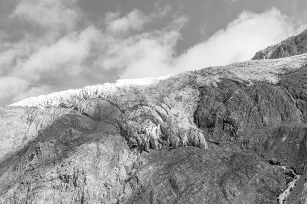 福克斯冰川的黑白照片图片下载