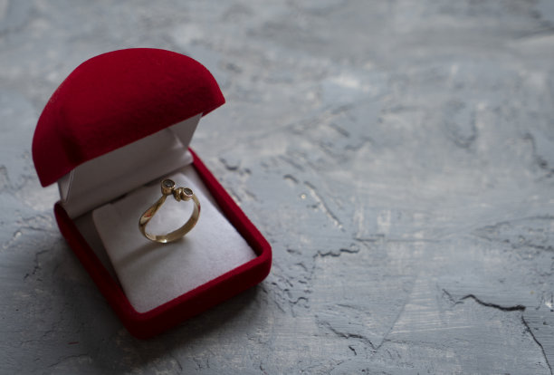 纸牌钻石戒指图片下载