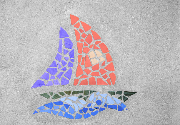 地板陶瓷马赛克，代表帆船。典型的意大利阿马尔菲海岸。图片下载