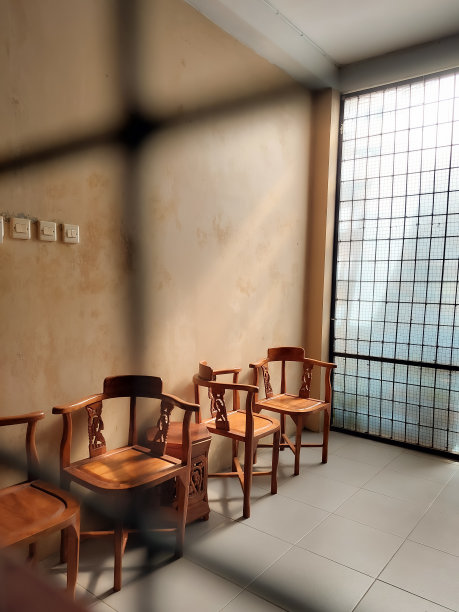 木制桌椅图片下载