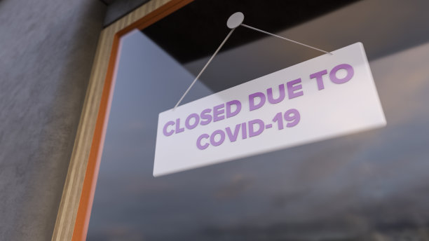 商店橱窗的标志已关闭。商店的迹象。一家商店橱窗上显示这条信息的封闭标志的特写。镜子反射出白天的城市和天空。三维渲染图片下载