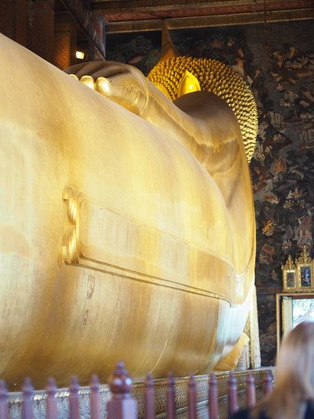 卧佛像，金黄色，灰色，白光。图片下载