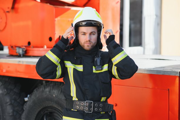 消防员在值班，照片曝光。图片下载