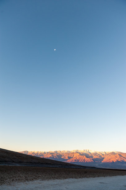 一大早在恶水镇图片下载