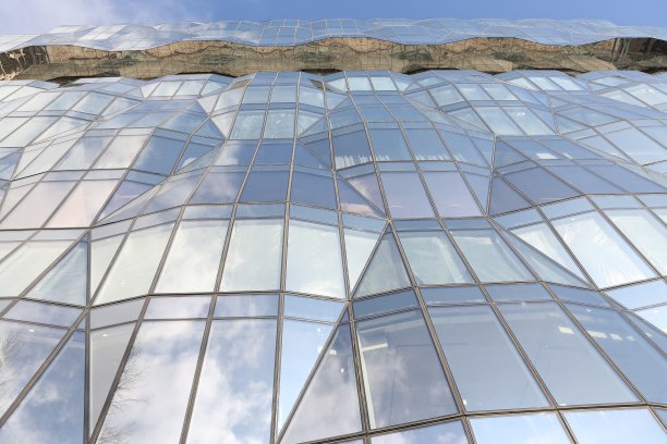 俄罗斯莫斯科市的新建筑立面，现代建筑风格，城市地标，外观对称图片下载