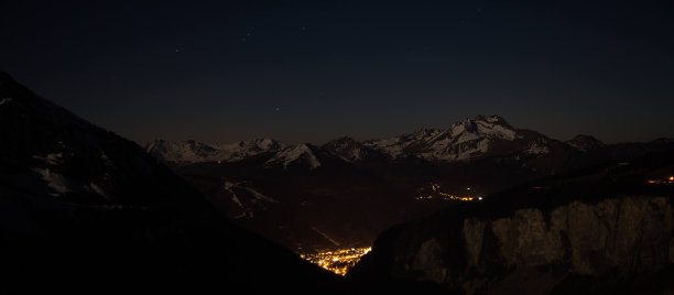 夜晚的村庄图片下载
