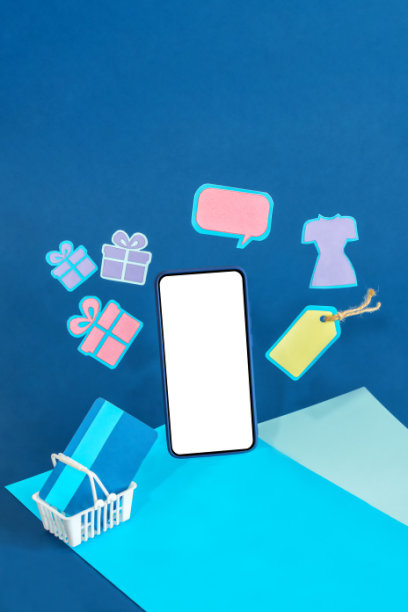 漂浮的智能手机，信用卡，购物项目在一个蓝色的背景-网上购物的概念图片下载