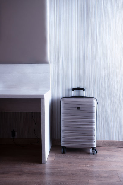 现代酒店进入酒店房间。旅游概念图片下载