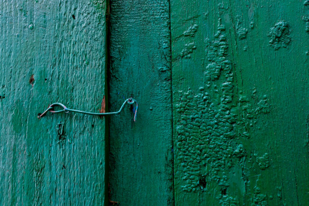 自制的钩在门上。图片下载