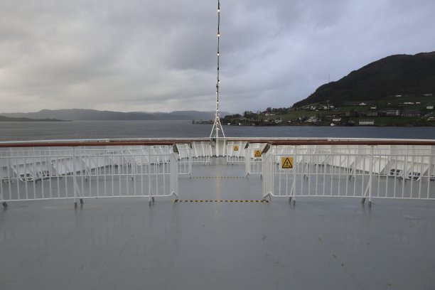 从船头眺望大海图片下载