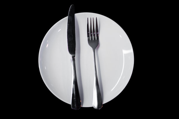 餐桌上的一套餐具图片下载