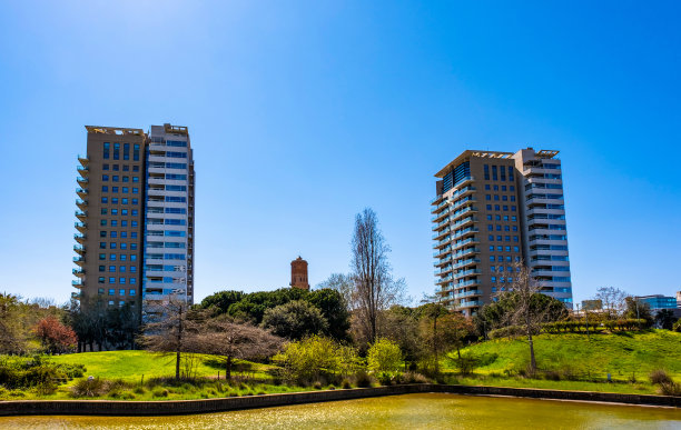 西班牙巴塞罗那市的现代住宅区图片下载