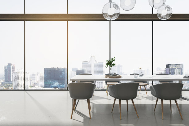 从阳光明媚的办公大厅的全景窗口可以看到伟大的城市景观，现代的室内设计，时尚的会议桌周围的椅子和轻盈光滑的地板。三维渲染图片下载