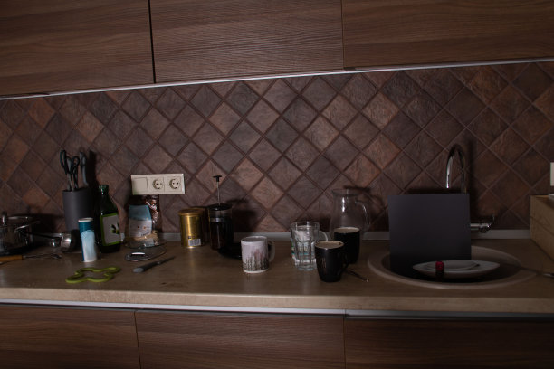 厨房里乱七八糟的照片图片下载