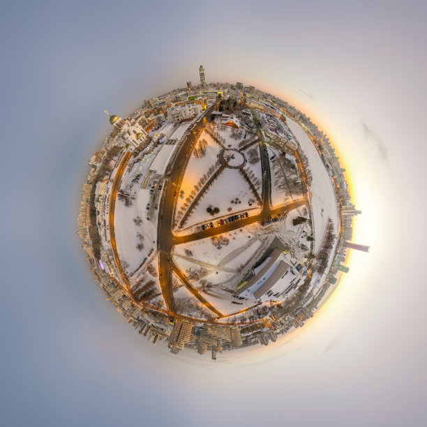 空中冬季城市景观与十字路口和道路，房屋，建筑物，公园和桥梁。直升飞机。小球模式。图片下载