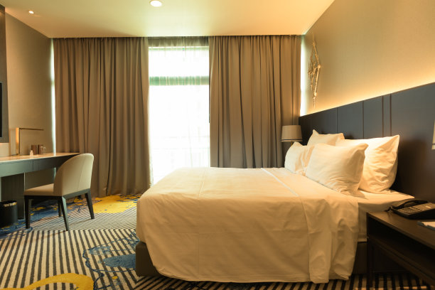 白色的床图片下载