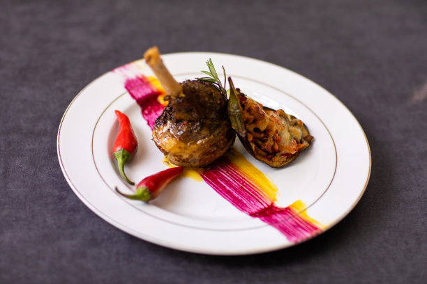 充满创意的茄子馅羊肉。图片下载