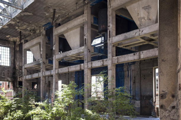 一个废弃的旧工厂的细节图片下载