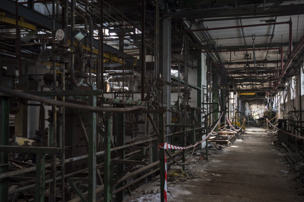 一个废弃的旧工厂的细节图片下载