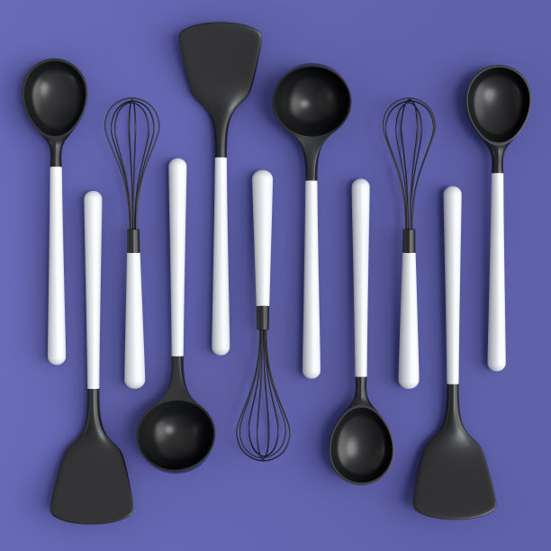 木制厨房用具，工具和设备，紫色背景。图片下载