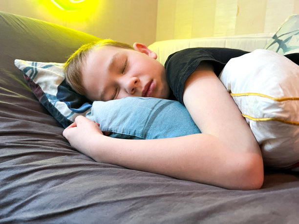 睡着的孩子图片下载