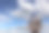 特写镜头打开的邮箱与国旗与多云的天空为背景图片下载