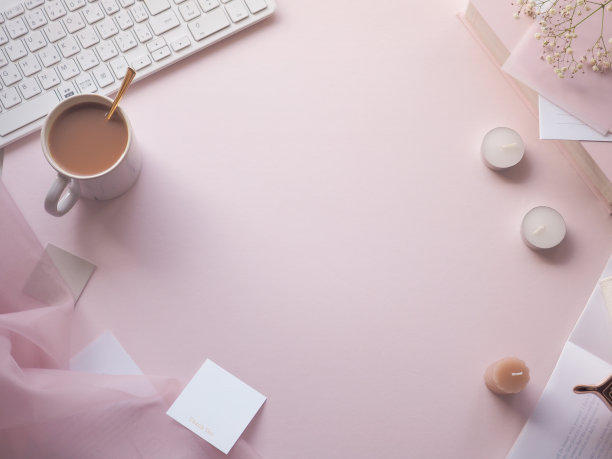 女性化，可爱的PC桌框与小项目安排在淡粉色的背景，文字空间图片下载