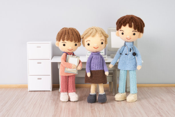 手工编织玩具。可爱又小巧的阿米鲁美娃娃。医疗与生活图片下载