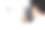 特写照片。一名年轻男子把手指按在一栋大楼里的电子门铃上图片下载